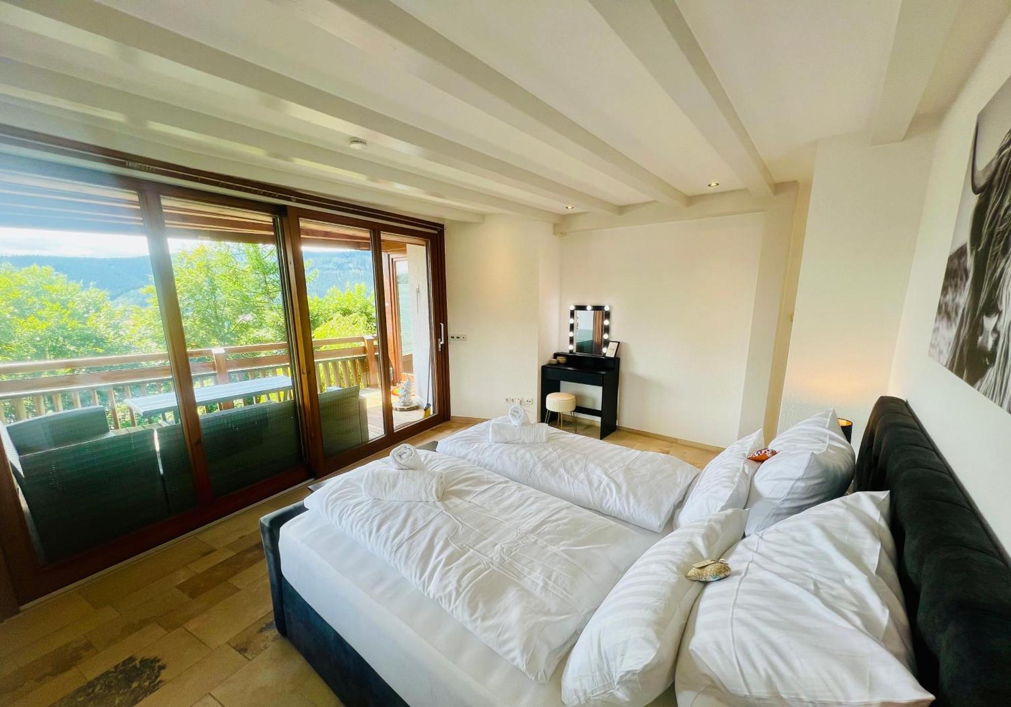 Appartamento Panoramablick Mit Privatparkplatz, 2 Balkone Und 1,5 Baeder Titisee-Neustadt Esterno foto
