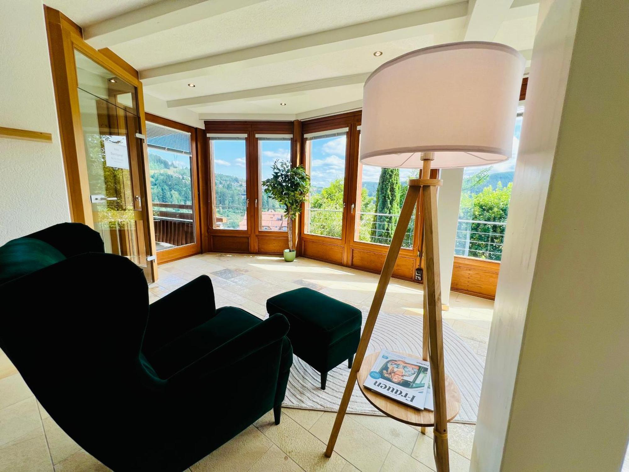 Appartamento Panoramablick Mit Privatparkplatz, 2 Balkone Und 1,5 Baeder Titisee-Neustadt Esterno foto