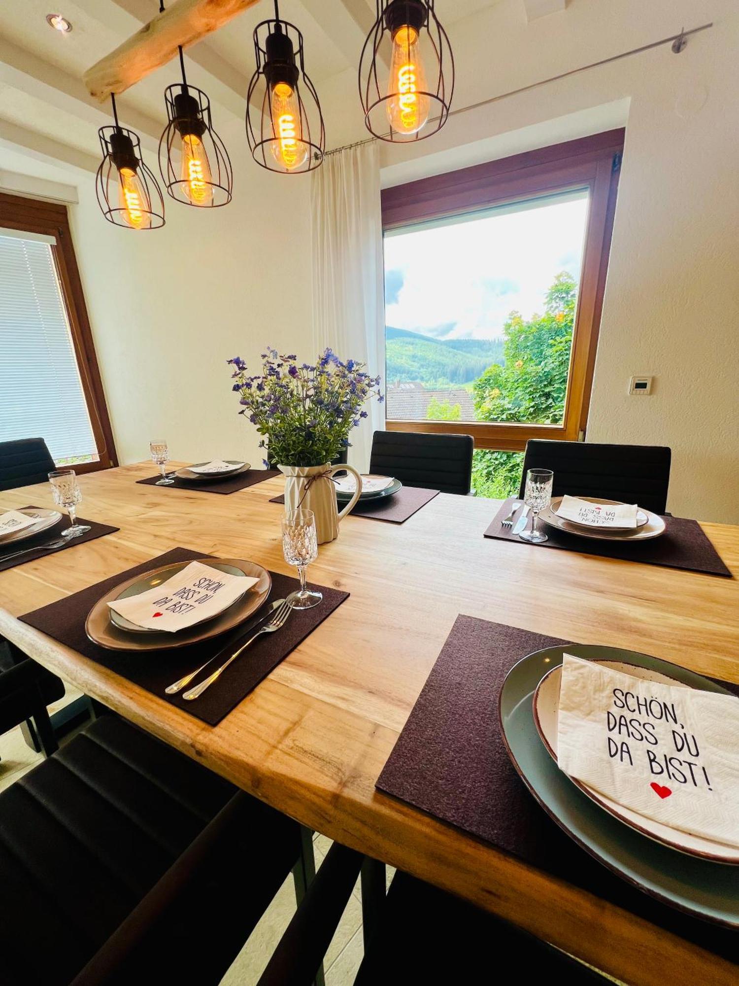 Appartamento Panoramablick Mit Privatparkplatz, 2 Balkone Und 1,5 Baeder Titisee-Neustadt Esterno foto